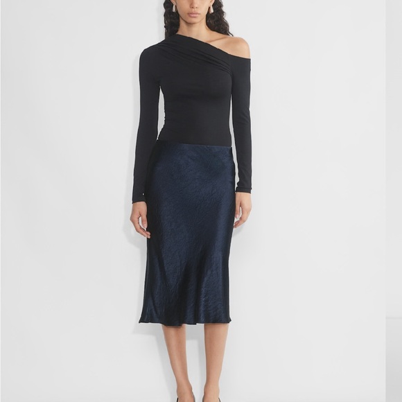 Aritzia Skirt - Picture 1 of 5